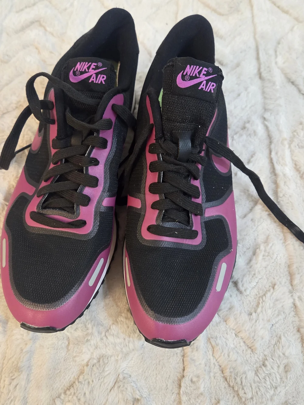 Mens size 10 Nike Air Vortex Fuse trainers in a black and magenta colorway